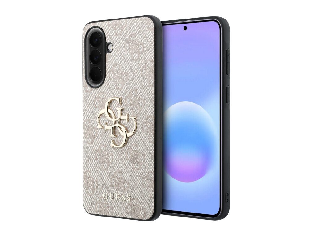 Etui na telefon z wzorem w logo i metalowym emblematem, z napisem \'GUESS\' na dole. Obok etui widoczny jest telefon z wyświetlaczem pokazującym gradientowe tło.