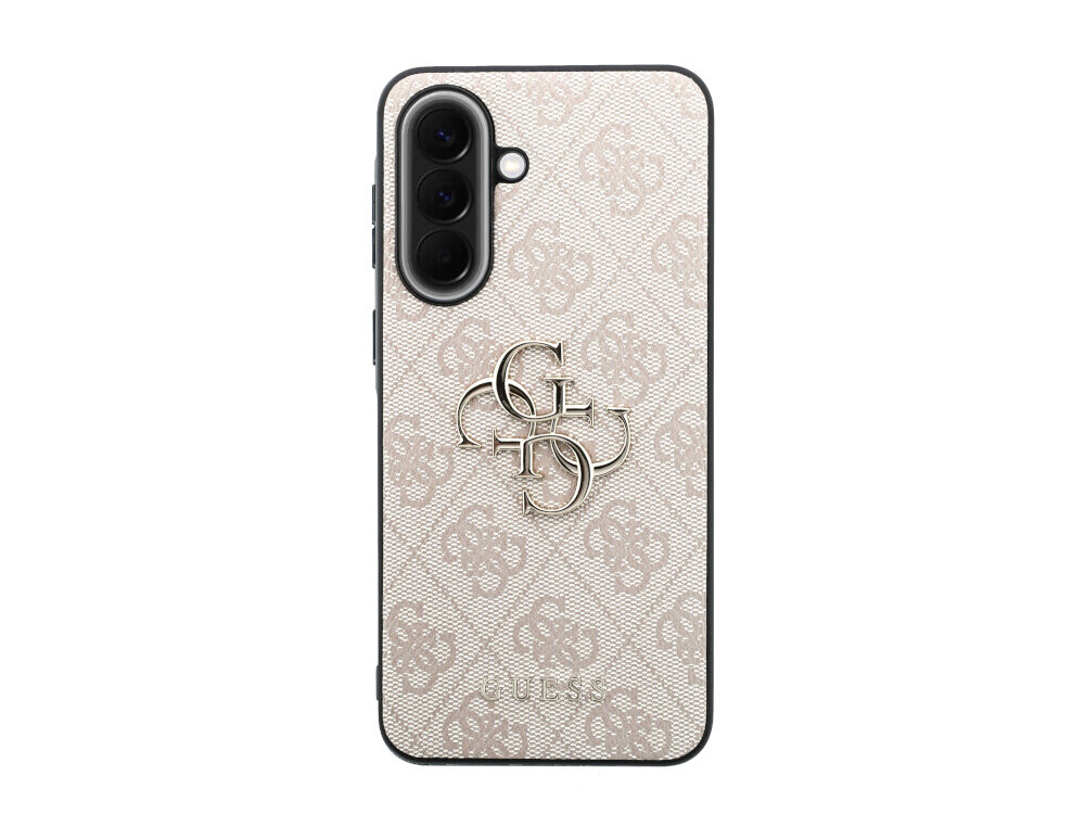 Etui na telefon z wzorem w logo i metalowym emblematem na środku. Na dole widoczny jest napis \'GUESS\'.