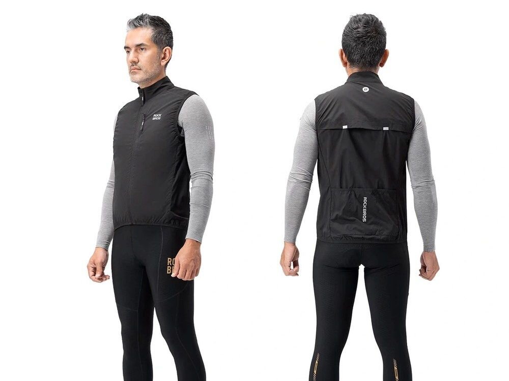 Kamizelka termiczna ROCKBROS MJ012 (rozmiar XXXXL) Czarny, dopasowanie, elastyczność, ergonomia, komfort, Model w czarnej kamizelce kolarskiej z kieszeniami.