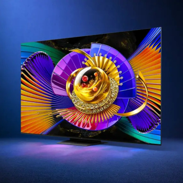 TCL 55C7L - baner TCL - telewizor na niebieskim tle