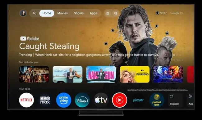 TCL 55C7L - urządzenie na ciemnym tle z menu głównym Google TV