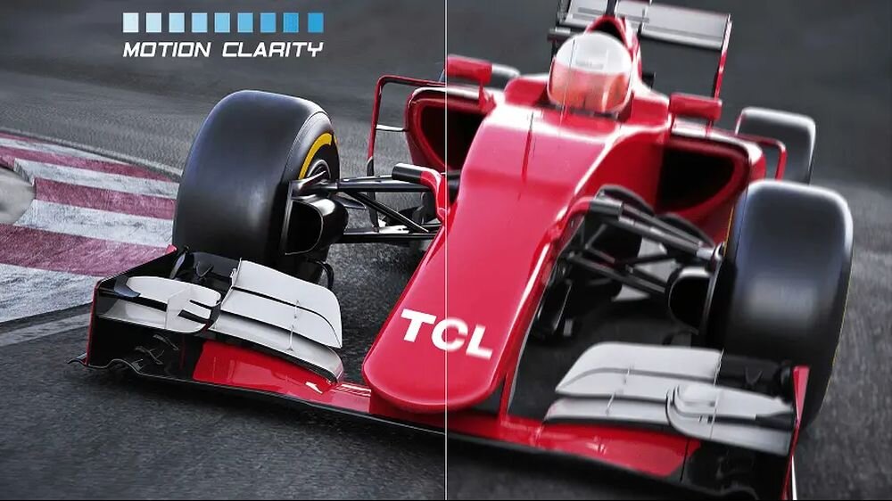 Telewizor TCL 55T69C - Bolid formuły 1 jadący na torze