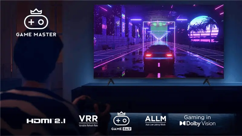 Telewizor TCL T69C w salonie z wizualizacją gier i interfejsem Game Master.