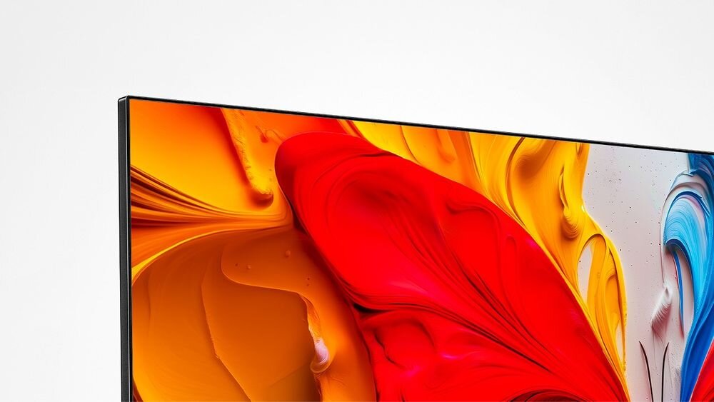 Telewizor TCL 32S5L metalizowana smukła obudowa elegancki design i dopasowanie do wnętrza, kadr telewizora na białym tle