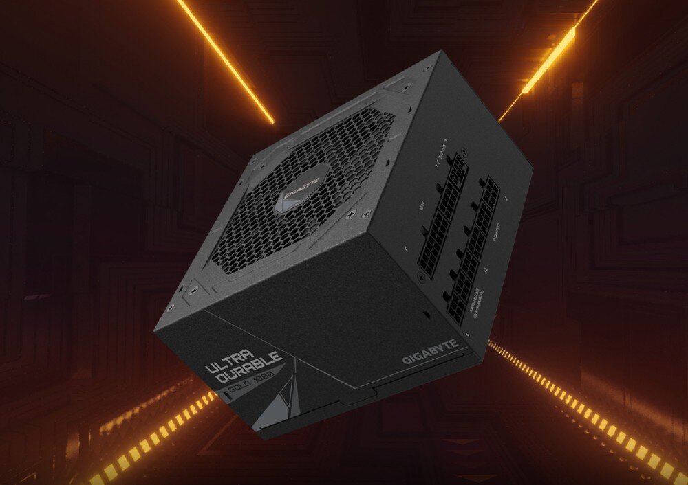 Na obrazie widoczny jest czarny zasilacz komputerowy z napisem \'ULTRA DURABLE\' i logo \'GIGABYTE\'. W tle znajduje się abstrakcyjna, ciemna grafika z pomarańczowymi liniami świetlnymi.