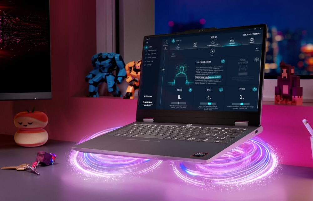 Laptop unosi się nad biurkiem, otoczony różowymi efektami świetlnymi. Na ekranie widoczny jest interfejs z informacjami technicznymi i ustawieniami systemu.