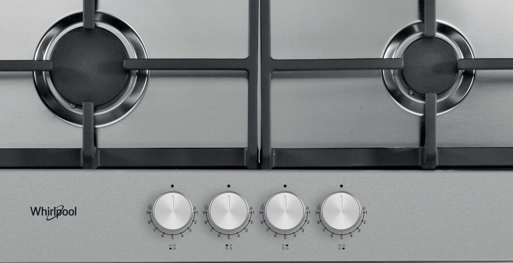 Obraz przedstawia płytę gazową z czterema palnikami i czterema pokrętłami do regulacji. Widoczne jest logo Whirlpool na powierzchni płyty.