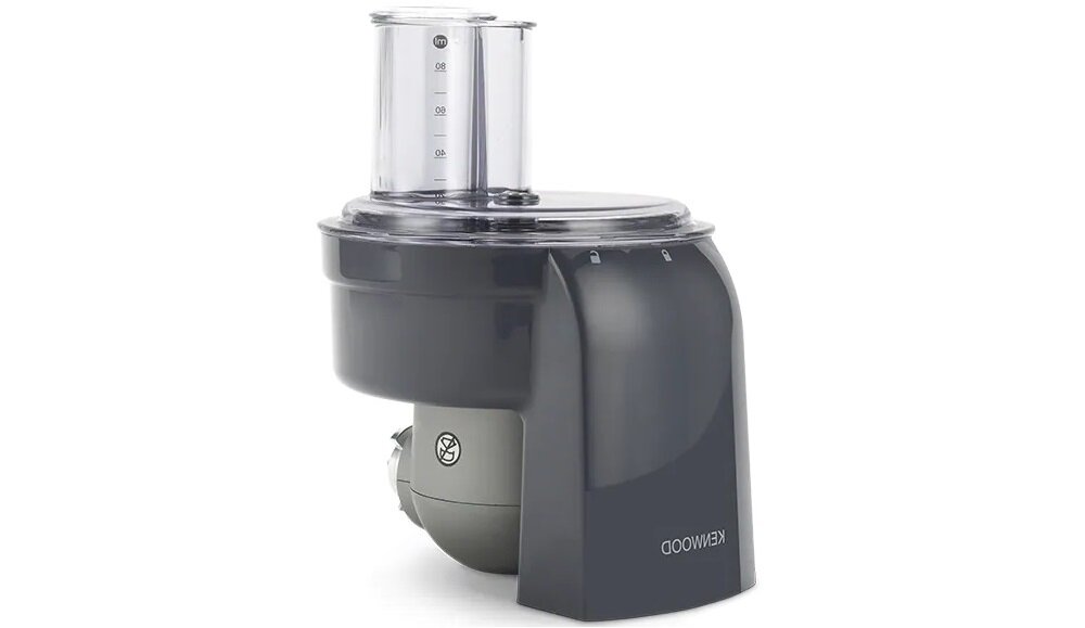 Na obrazie widoczna jest przystawka do krojenia w kostkę w kolorze ciemnoszarym z przezroczystym pojemnikiem na górze. Na urządzeniu znajduje się logo \'KENWOOD\'.