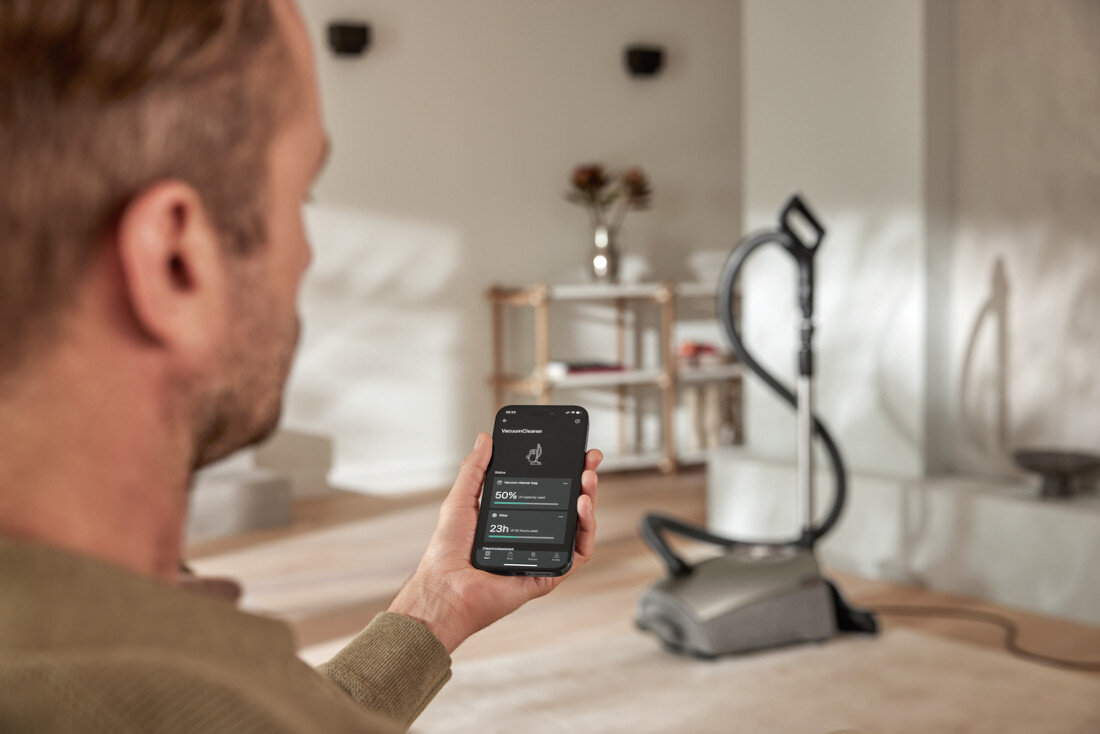 Odkurzacz MIELE Guard L1 Comfort Titanium Inteligentne połączenie sieciowe system Miele@home Obsługa jest prosta aplikacja poleceń głosowych integrację z istniejącymi rozwiązaniami Smart Home za pośrednictwem domowego routera Wi-Fi i Miele Cloud