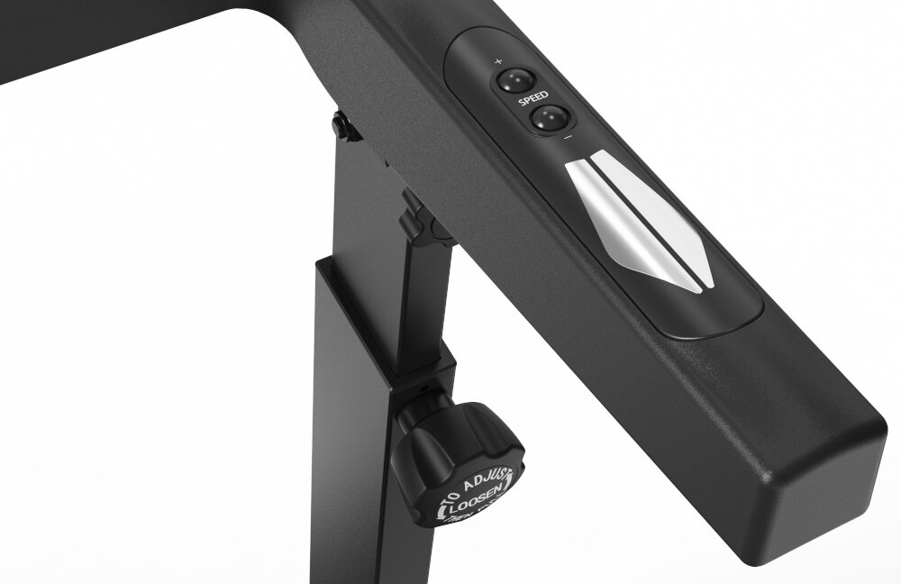 Czarny panel sterowania bieżni z przyciskami \'+\' i \'-\' oraz napisem \'SPEED\'. Poniżej znajduje się pokrętło z napisem \'ADJUST LOOSEN\'.