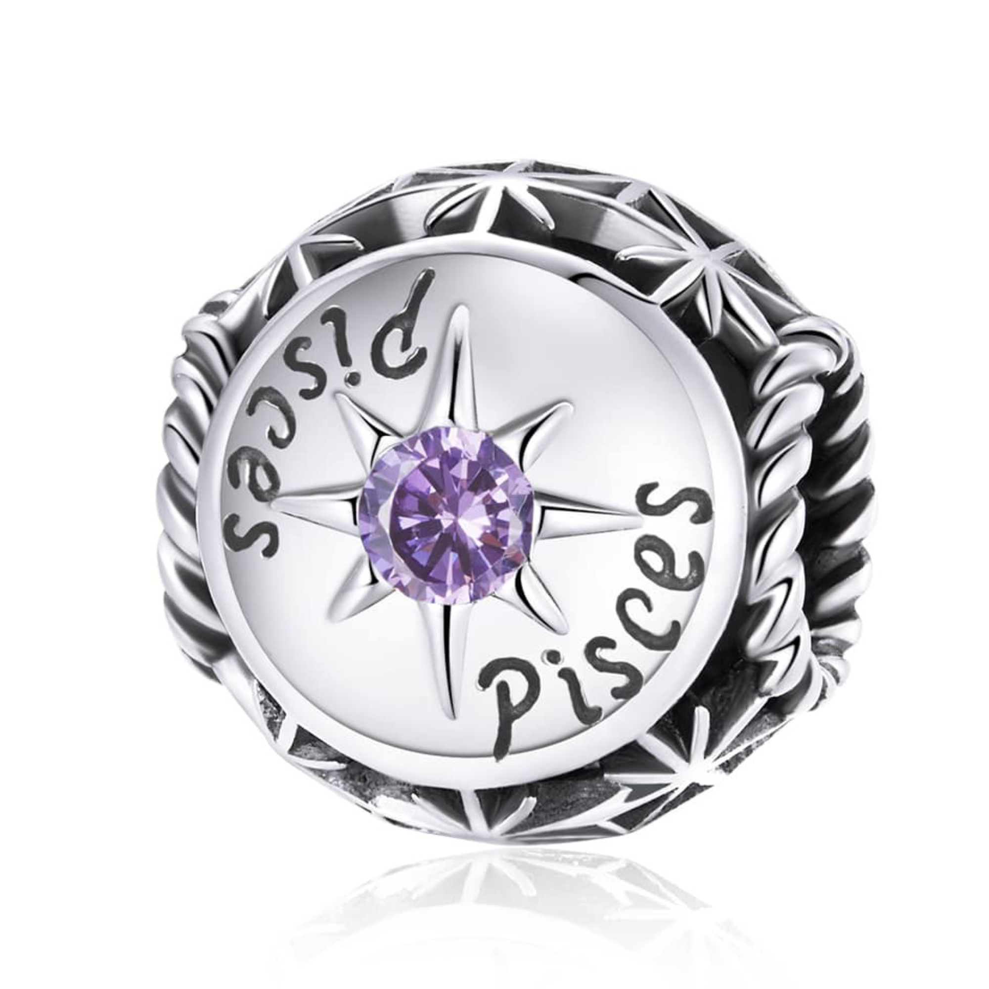 Srebrny charms z napisem \'Pisces\' i fioletowym kamieniem w centrum, otoczony wzorem przypominającym gwiazdę.