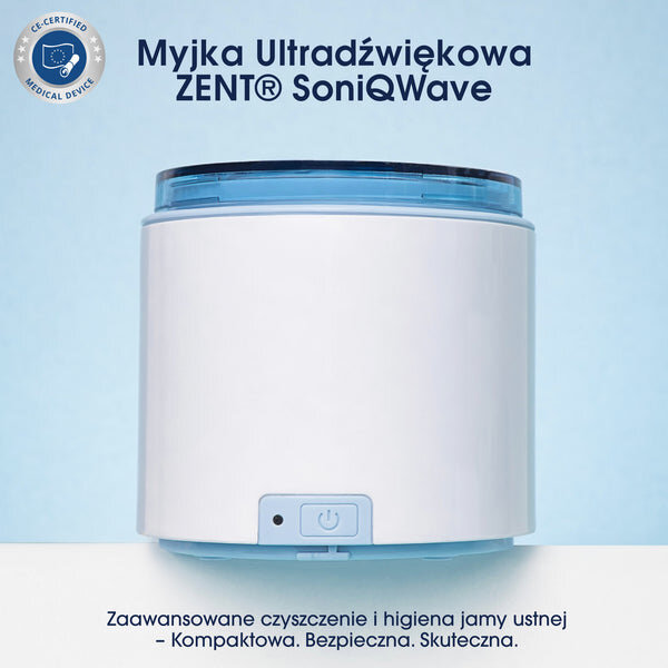 Biała myjka ultradźwiękowa z niebieskim przezroczystym wieczkiem i przyciskiem zasilania na przodzie. Tekst na obrazie: \'Myjka Ultradźwiękowa ZENT® SoniQWave\' oraz \'Zaawansowane czyszczenie i higiena jamy ustnej – Kompaktowa. Bezpieczna. Skuteczna.\'