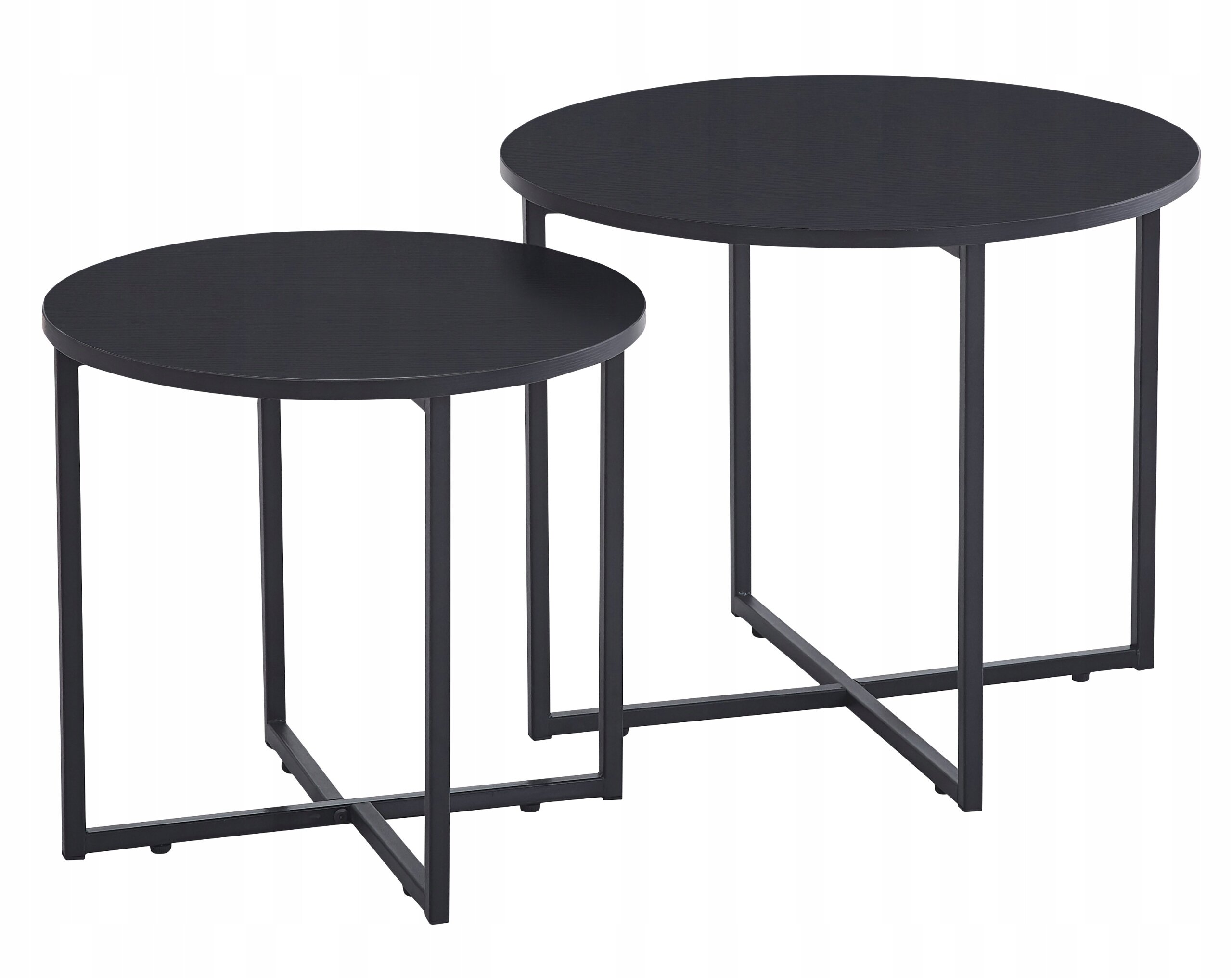 Na obrazie widoczne są dwa okrągłe stoliki kawowe w kolorze czarnym, różniące się wielkością. Stoliki mają metalowe, proste nogi i minimalistyczny design.
