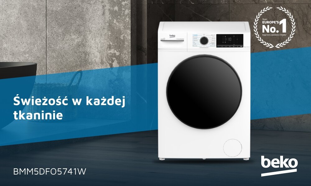 Na obrazie znajduje się biała pralko-suszarka z czarnym panelem sterowania i dużym okrągłym bębnem. Widoczny jest tekst: \'Świeżość w każdej tkaninie\', \'BMM5DFO5741W\', oraz logo \'beko\'.