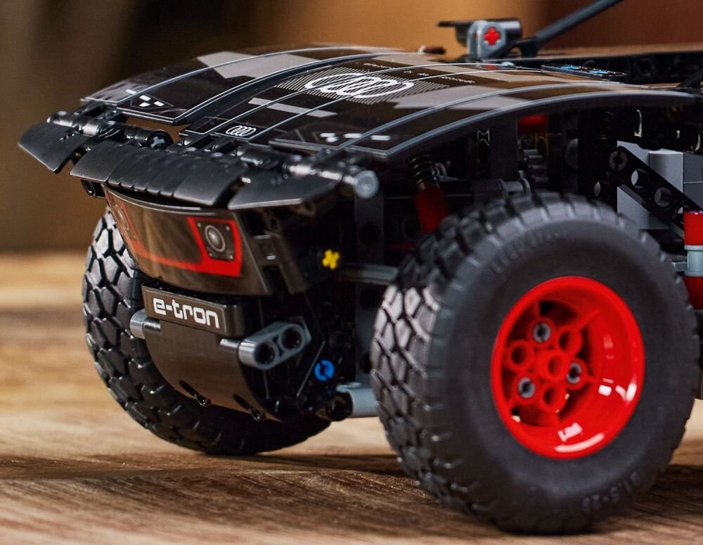 LEGO Technic Audi RS Q e-tron 42160   klocki elementy zabawa łączenie figurki akcesoria figurka zestaw 