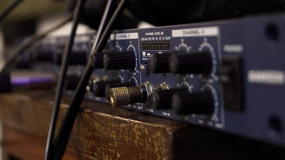 Aparat CANON EOS 2000D  zasilanie ostrość filmy nagrywanie obudowa rozdzielczość AF  zdjęcia matryca obiektyw 