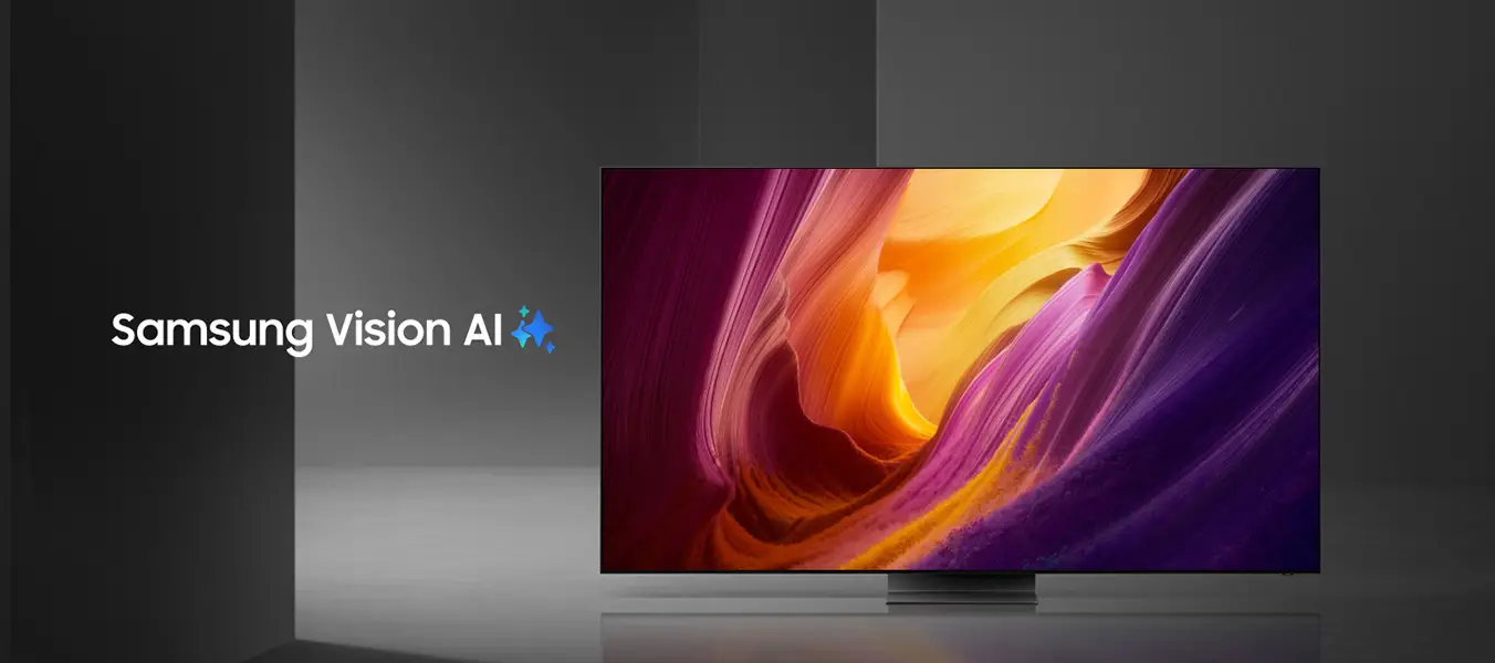 2026-oled-kv-pc-start s95h 1352x600 Telewizor wyświetla kolorowy, abstrakcyjny obraz z dominującymi odcieniami fioletu i pomarańczu. Obok ekranu widoczny jest napis \'Samsung Vision AI\' z niebieską ikoną.