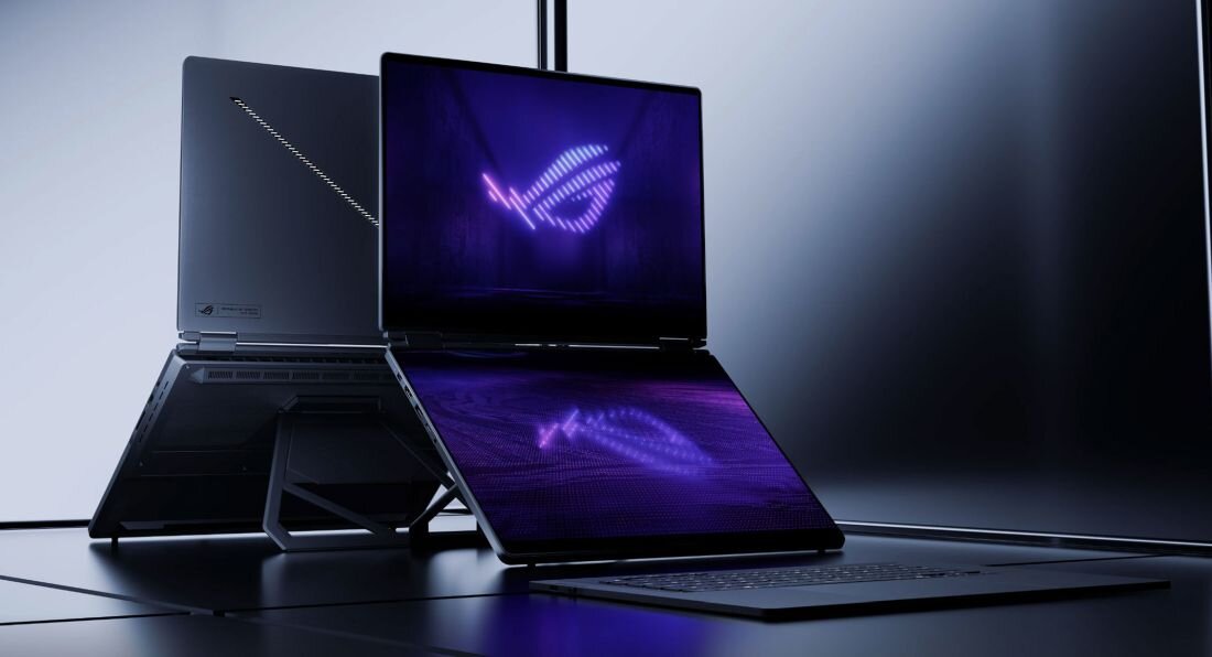 Na obrazie widoczne są dwa laptopy z podświetlonym logo w kształcie stylizowanego oka na ekranach. Laptopy mają nowoczesny design i są ustawione na ciemnym tle.