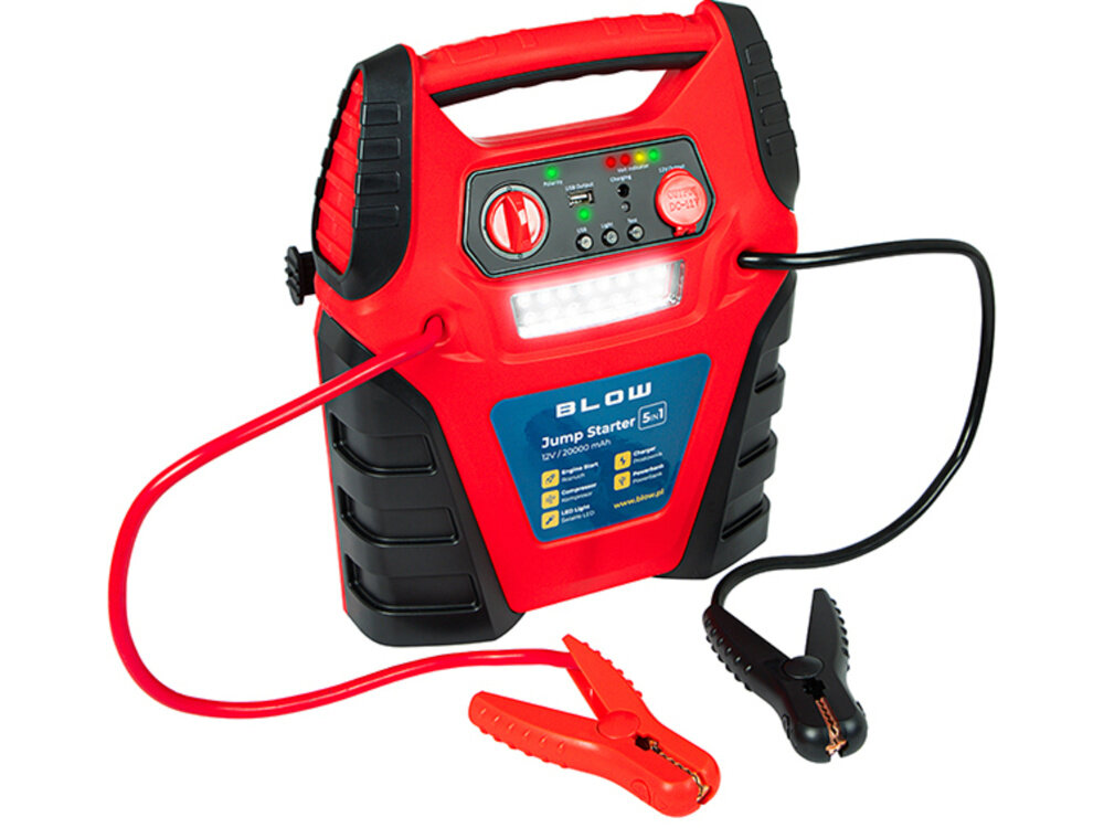 Czerwono-czarne urządzenie rozruchowe z uchwytem, posiadające panel kontrolny z przyciskami i wskaźnikami LED. Na urządzeniu widoczny jest tekst: \'BLOW Jump Starter 5w1 12V/20000 mAh\'.