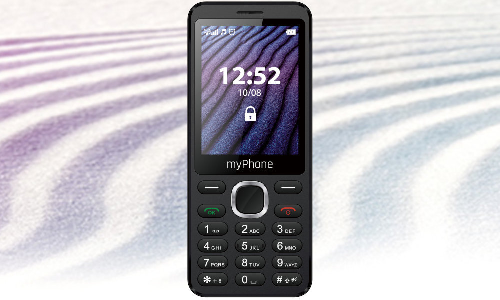 Telefon komórkowy z klasyczną klawiaturą, wyświetlający godzinę 12:52 i datę 10/08 na ekranie. Na obudowie widoczny jest napis \'myPhone\'.