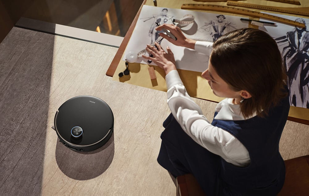 Robot sprzątający MOVA V50 Ultra Complete Czarny Mopowanie, które działa DuoSolution™ środek czyszczący mopowanie termiczne w 50°C technologia FlexiPress™