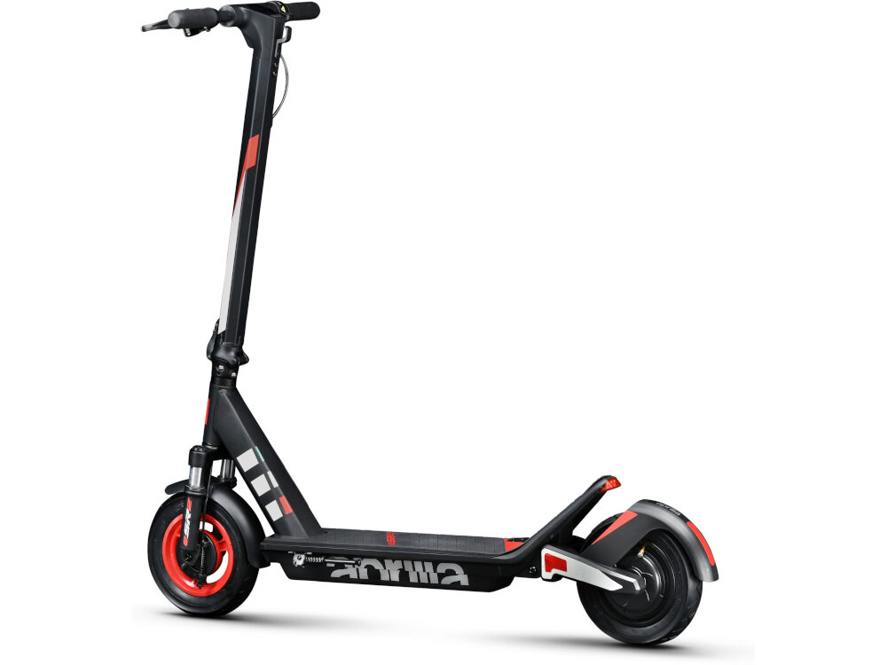 Czarno-czerwona hulajnoga elektryczna z widocznymi amortyzatorami i dużymi kołami. Na podeście widoczny jest biały napis oraz logo producenta.