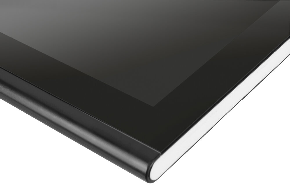 Zbliżenie na czarny, błyszczący ekran urządzenia z zaokrąglonymi krawędziami.