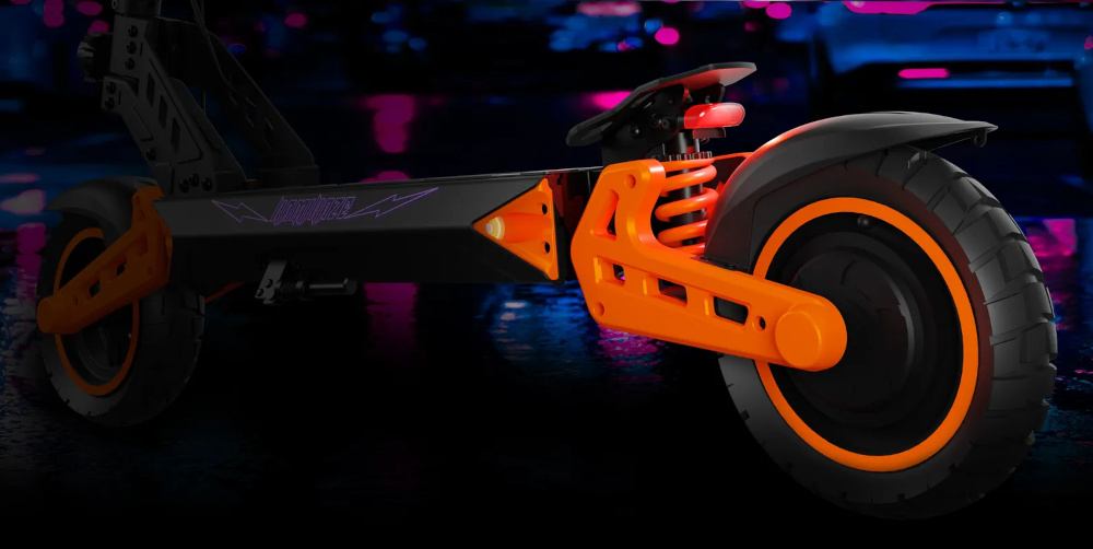 Hulajnoga elektryczna KAMIKAZE K1 Lite Lite 60km 800W Amortyzacja 10 cali Podświetlany podest Czarny ciemne tło zbliżenie na silnik silnik o mocy 800 W cicha praca płynna kontrola prędkości maksymalna prędkość do 20 km/h