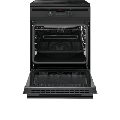 Czarna kuchnia elektryczna z otwartym piekarnikiem, wyposażona w dwa pokrętła i cyfrowy wyświetlacz pokazujący \'0:30\'. Wnętrze piekarnika jest widoczne z dwoma półkami i wentylatorem na tylnej ścianie.