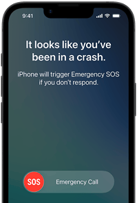 Na ekranie smartfona widoczny jest komunikat: \'It looks like you\'ve been in a crash. iPhone will trigger Emergency SOS if you don\'t respond.\' Pod spodem znajduje się przycisk z napisem \'SOS\' oraz \'Emergency Call\'.