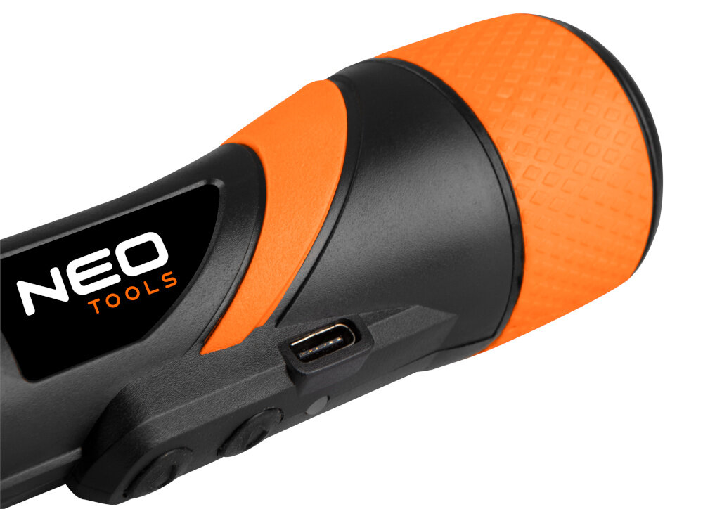 Wkrętak akumulatorowy NEO 04-200 3.6V 1.3Ah białe tło zbliżenie na rękojeść wygoda pracy niewielka waga ergonomiczny kształt możliwość łatwego ładowania micro-USB liczne końcówki wbudowana dioda
