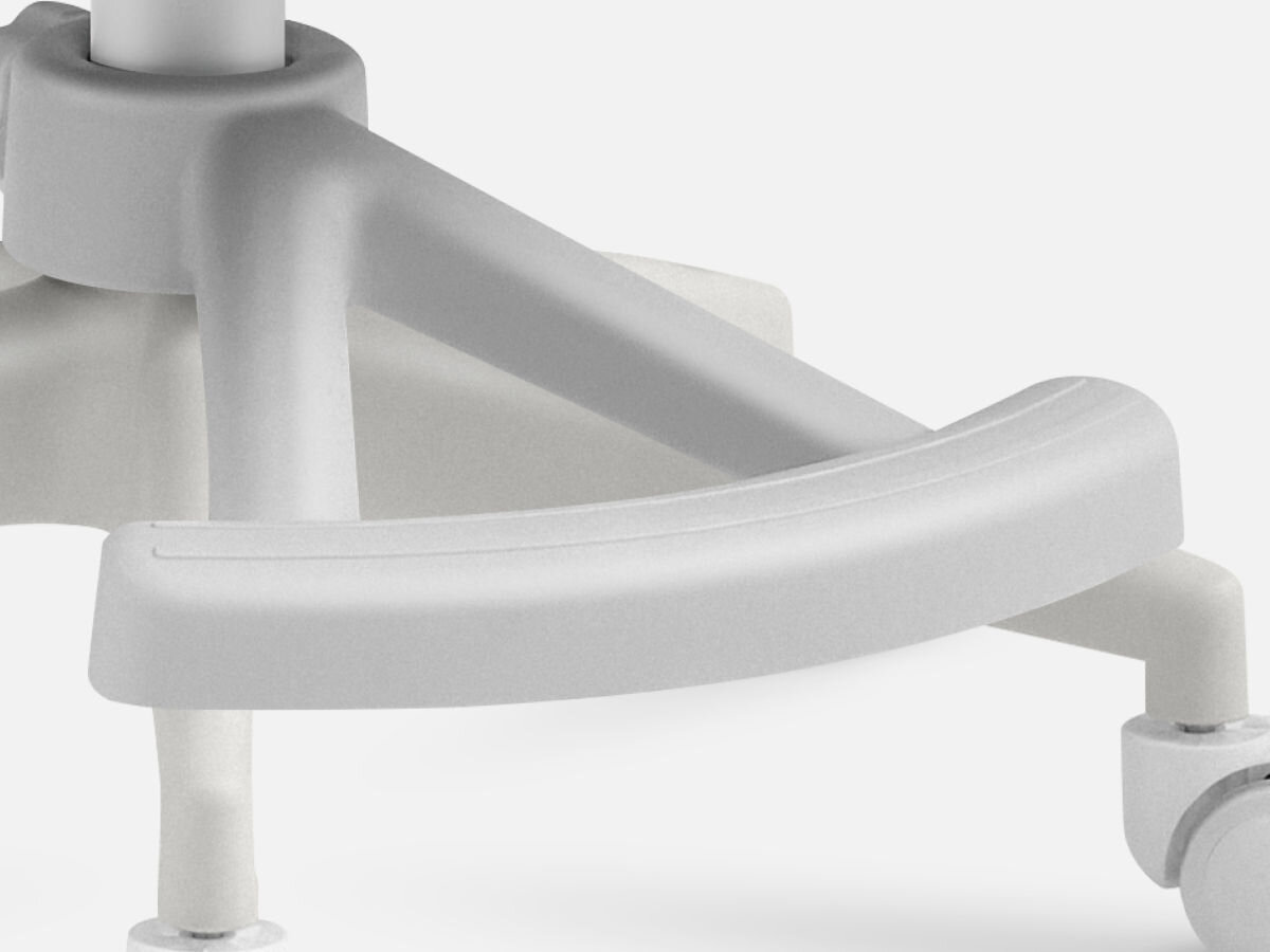 Fotel MARK ADLER Junior 4.5 Niebieski, podnóżek, pozycja, prawidłowa, praktyczny, na białym tle zbliżenie na jeden z podnóżków fotela