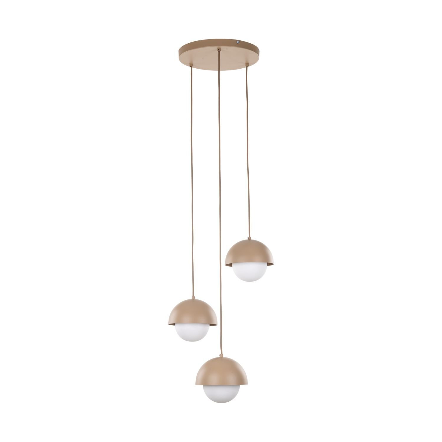 Lampa wisząca z trzema kloszami w kształcie półkul, w kolorze biało-beżowym. Klosze są zawieszone na regulowanych przewodach przymocowanych do okrągłej podstawy sufitowej.