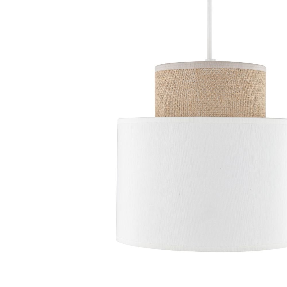 Lampa wisząca z białym kloszem i elementem z juty. Klosz ma cylindryczny kształt.