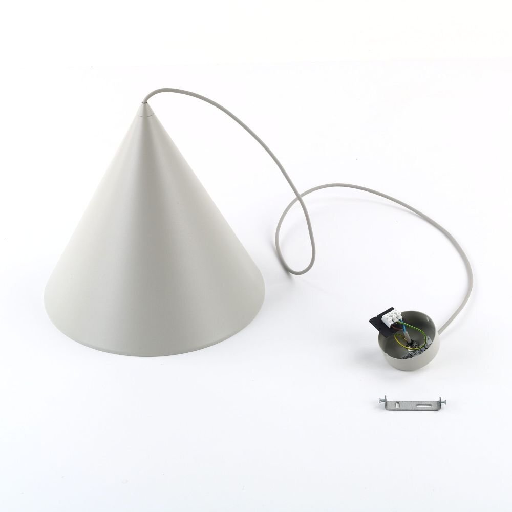 Na obrazie znajduje się stożkowy klosz lampy w kolorze beżowym z przewodem oraz elementy montażowe. Lampa ma nowoczesny design i regulowaną wysokość.