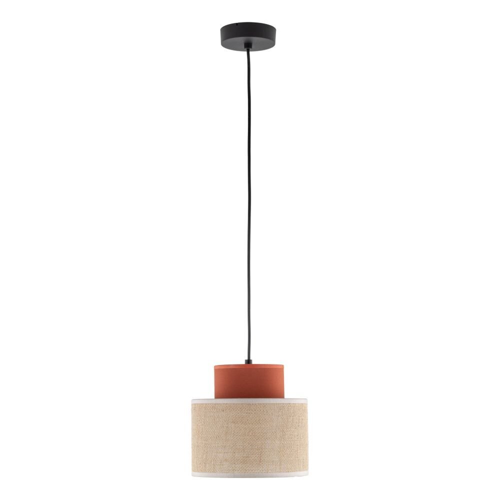 Lampa wisząca z czarnym przewodem i okrągłym, czarnym mocowaniem sufitowym. Klosz jest w kolorze brązowym z jutowym wykończeniem.