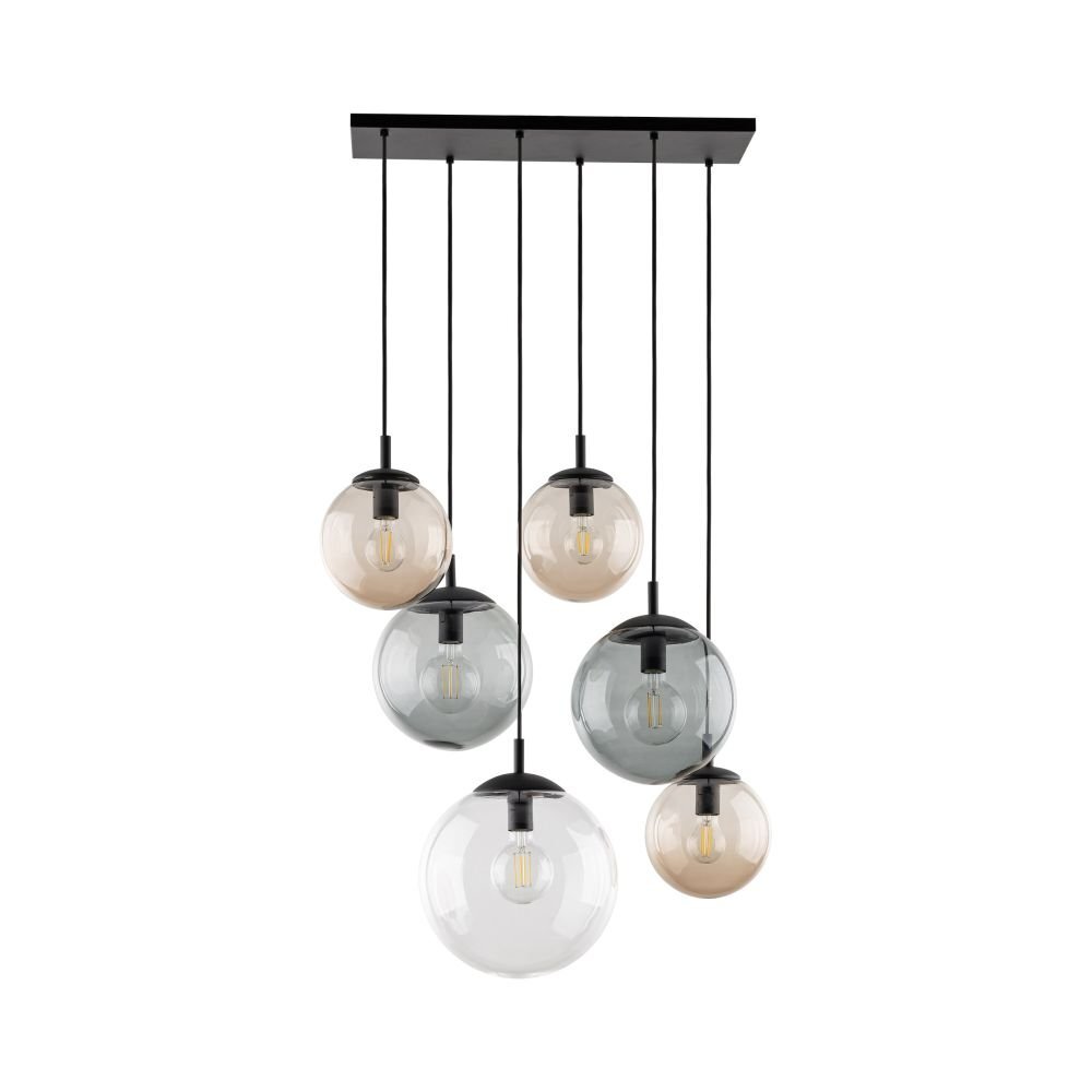 Lampa wisząca z sześcioma kulistymi kloszami w różnych kolorach, zawieszona na czarnym prostokątnym panelu. Każdy klosz posiada widoczną żarówkę wewnątrz.