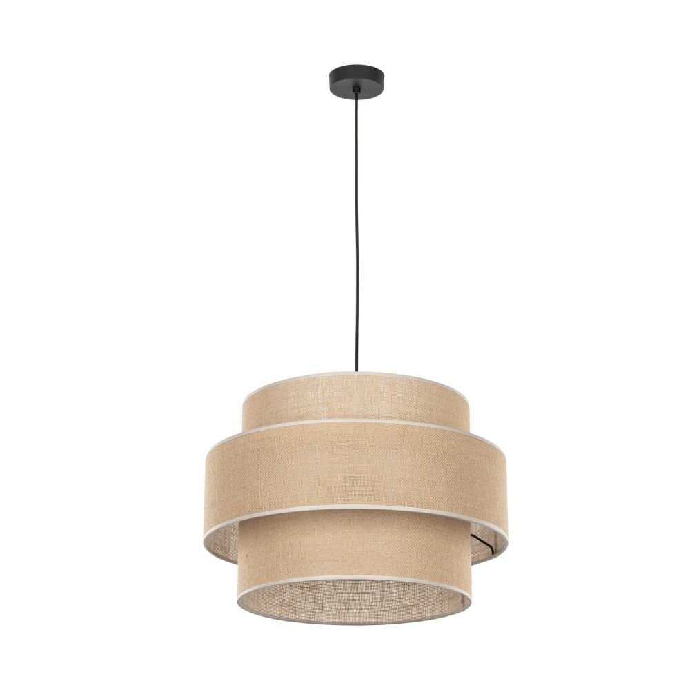 Lampa wisząca z jutowym kloszem w kształcie cylindrycznym, zawieszona na czarnym przewodzie. Klosz ma naturalny, beżowy kolor i składa się z kilku warstw materiału.