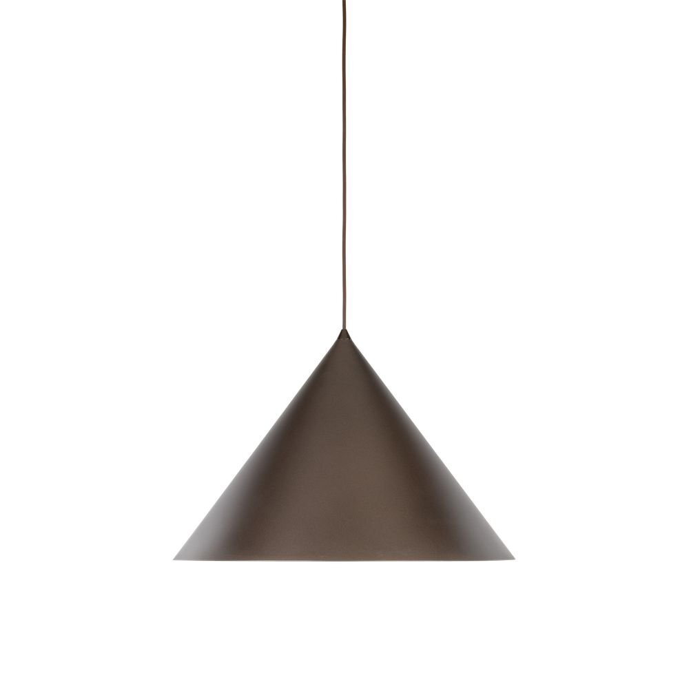 Brązowa lampa wisząca o stożkowym kształcie, wykonana z metalu, zawieszona na cienkim przewodzie. Lampa ma nowoczesny design i jest przeznaczona do salonu lub jadalni.