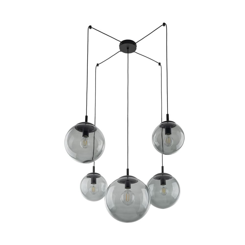 Lampa wisząca z pięcioma szklanymi kloszami w kształcie kul, zawieszonymi na czarnych przewodach. Klosze są przezroczyste, a wewnątrz widoczne są żarówki.