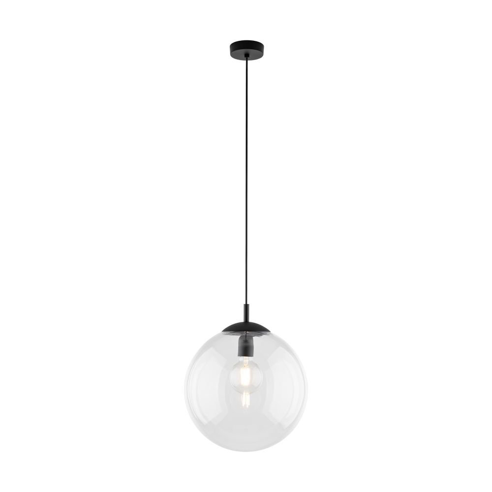 Lampa wisząca z przezroczystym, szklanym kloszem w kształcie kuli i czarnymi detalami. Lampa jest zawieszona na cienkim, czarnym przewodzie.