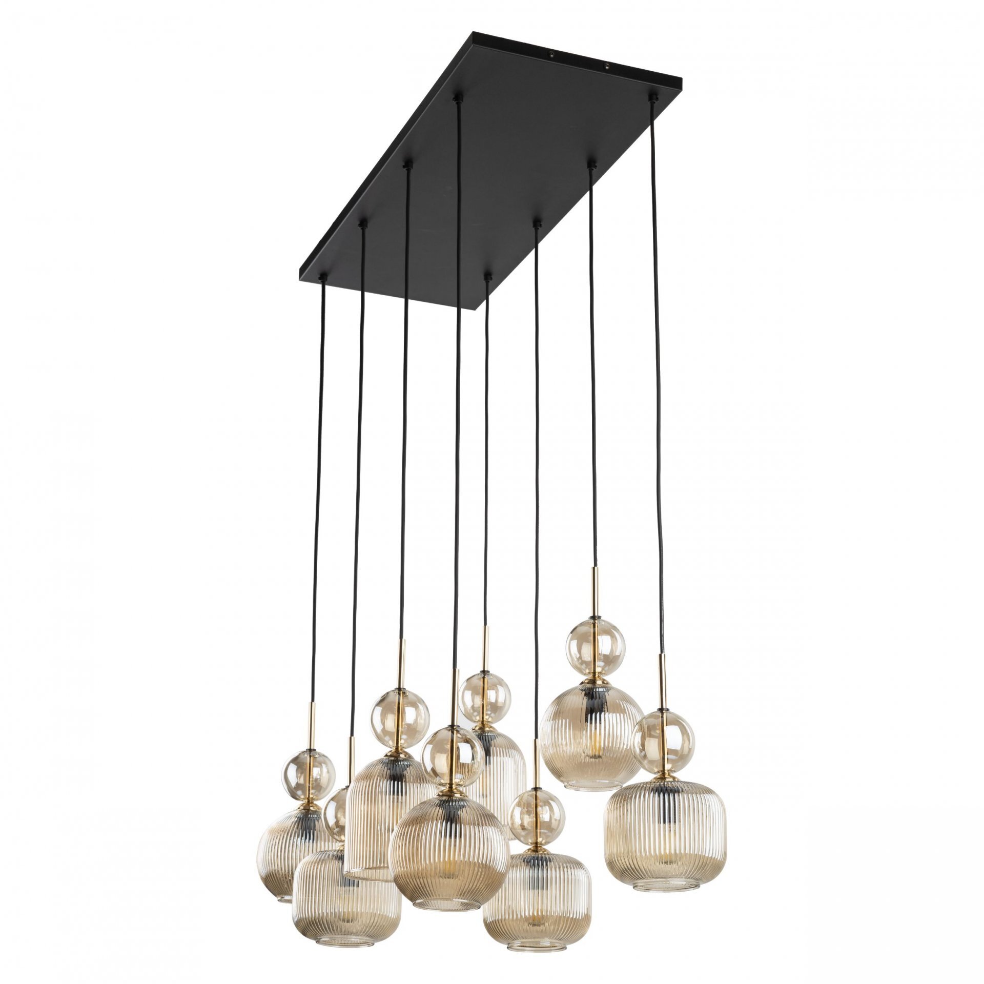 Lampa wisząca z ośmioma szklanymi kloszami w kolorze koniakowym, zawieszona na czarnym prostokątnym panelu. Klosze mają żebrowaną strukturę i są zawieszone na czarnych przewodach.