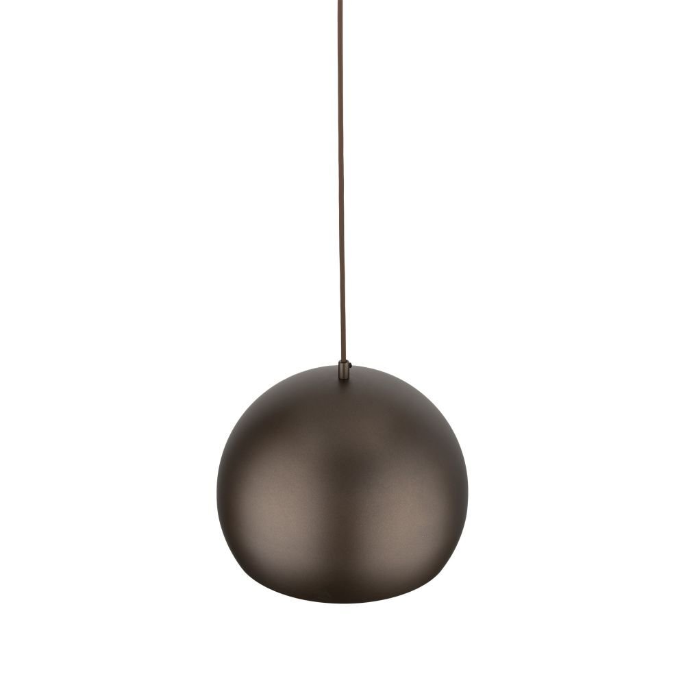 Brązowa, kulista lampa wisząca z gładką powierzchnią, zawieszona na cienkim przewodzie. Lampa ma prosty, nowoczesny design.