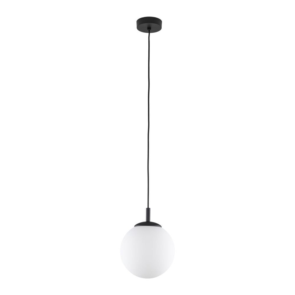 Lampa wisząca z białym, kulistym kloszem i czarnym przewodem, zakończona czarną podsufitką. Produkt wykonany z metalu, z możliwością regulacji wysokości.