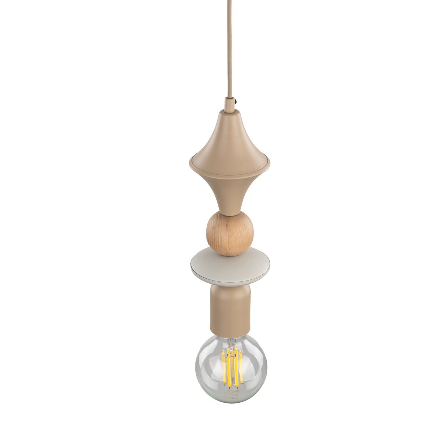 Lampa wisząca w kolorze beżowym z elementami drewnianymi i metalowymi, zakończona żarówką w przezroczystej oprawie. Konstrukcja składa się z kilku geometrycznych kształtów, w tym stożka i kuli.