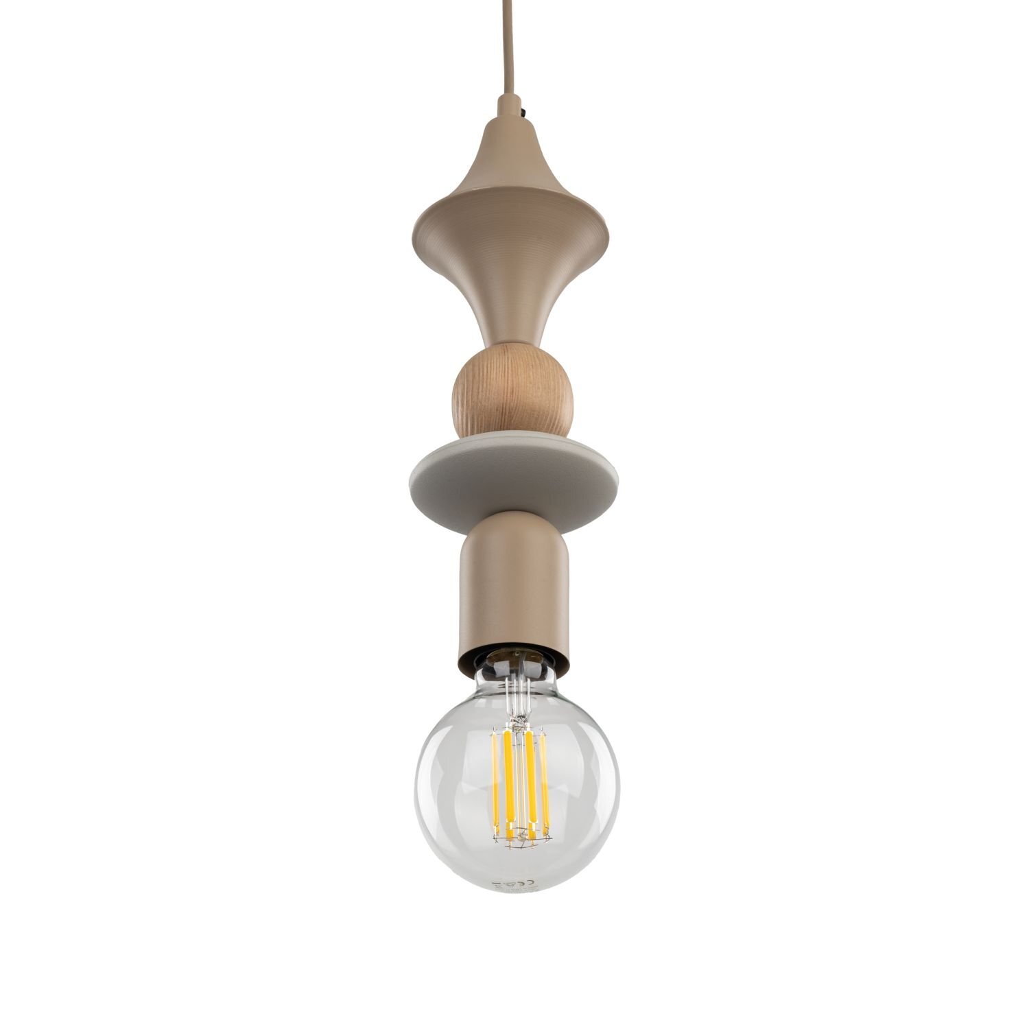 Lampa wisząca w kolorze beżowym z elementami drewnianymi i metalowymi, zakończona żarówką w kształcie kuli. Konstrukcja lampy ma nowoczesny design z regulacją wysokości.