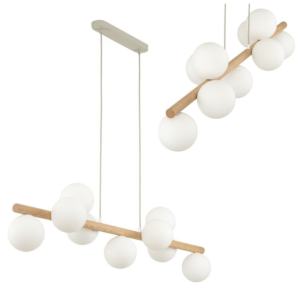 Lampa wisząca z drewnianym elementem i dziewięcioma białymi, kulistymi kloszami. Konstrukcja zawieszona na dwóch cienkich przewodach, umożliwiających regulację wysokości.