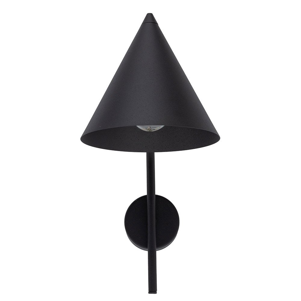 Czarny kinkiet ścienny o stożkowym kształcie z metalowym wykończeniem. Lampa posiada widoczne źródło światła skierowane w dół.