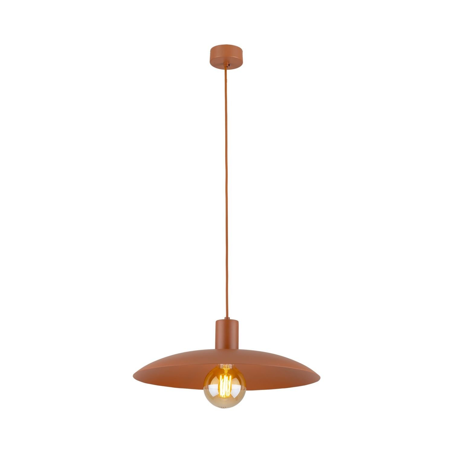 Lampa wisząca w ceglasto-pomarańczowym kolorze z metalowym kloszem i widoczną żarówką. Posiada regulowany przewód do montażu sufitowego.