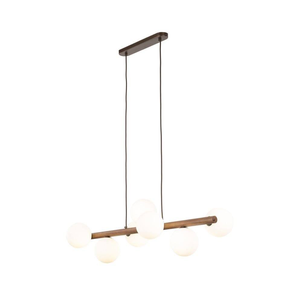 Lampa wisząca z siedmioma kulistymi kloszami w kolorze białym, zamocowana na drewnianym pręcie. Lampa jest zawieszona na dwóch cienkich przewodach przymocowanych do prostokątnej podstawy sufitowej.